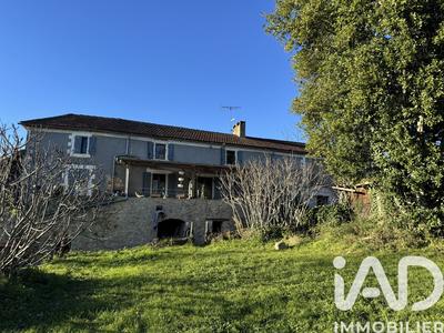 Maison - 180 m² - 9 pièces
