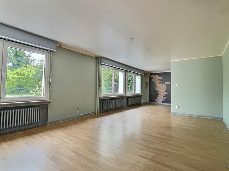 Maison - 233 m² - 9 pièces