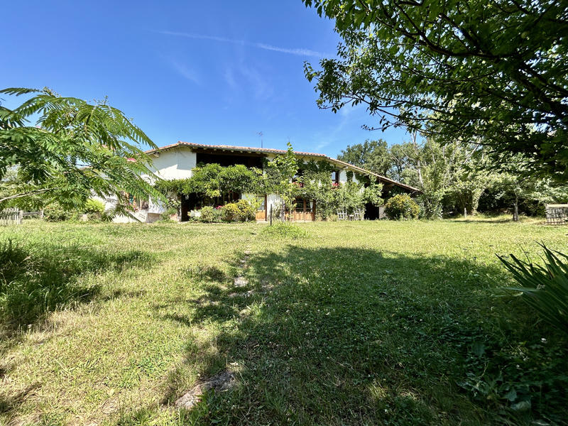 Maison - 380 m² - 10 pièces