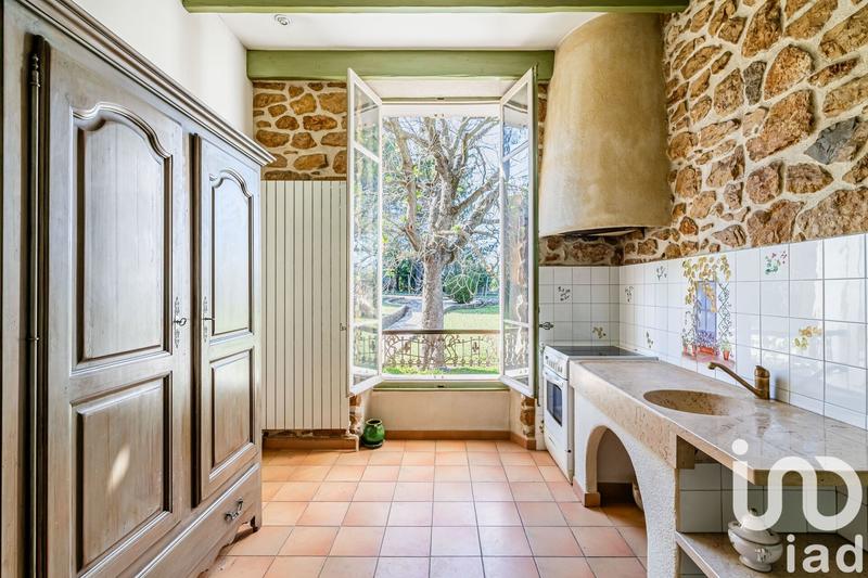 Maison - 210 m² - 11 pièces