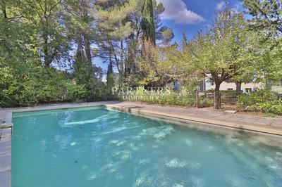 Maison - 365 m² - 11 pièces