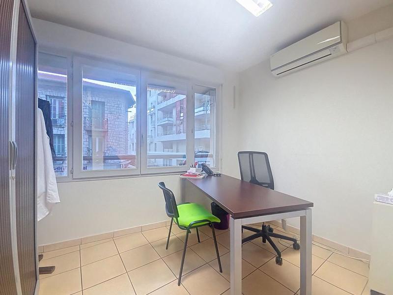 Local commercial - 151 m²