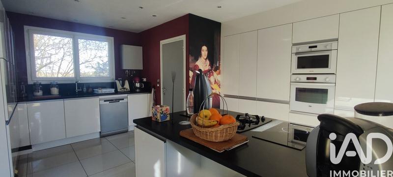 Maison - 277 m² - 9 pièces