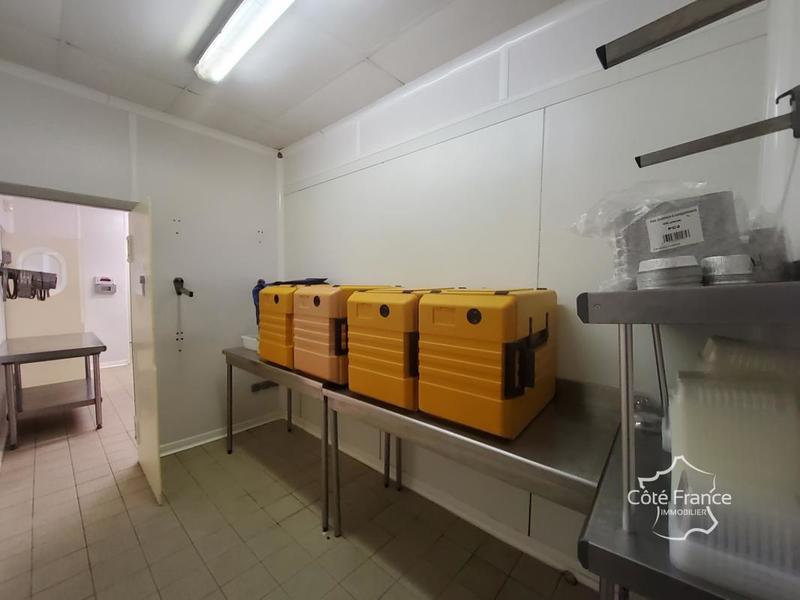 Local d'activité / Entrepôt - 208 m²