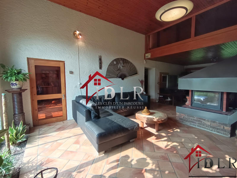 Maison - 270 m² - 9 pièces