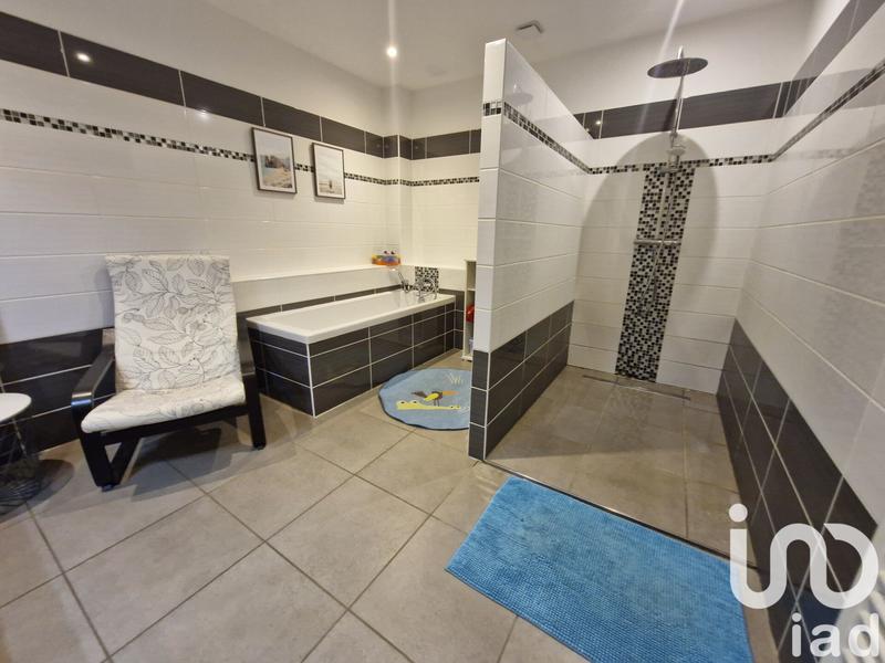 Maison - 233 m² - 6 pièces