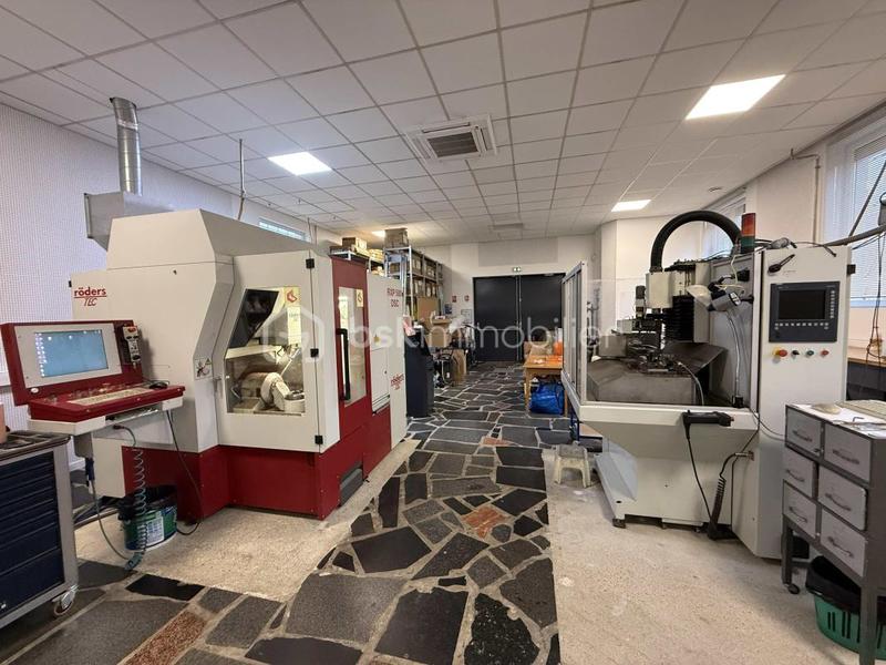 Local commercial - 146 m² - 2 pièces