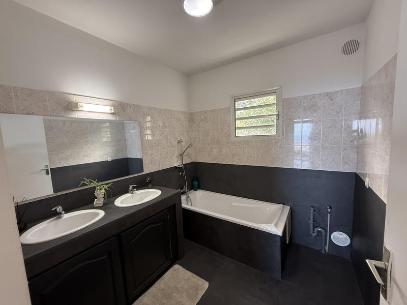 Appartement - 104 m² - 6 pièces