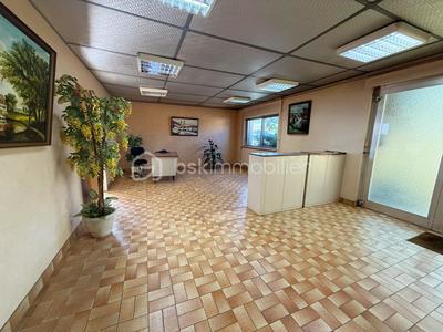Local commercial - 671 m² - 7 pièces