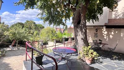 Maison - 224 m² - 8 pièces