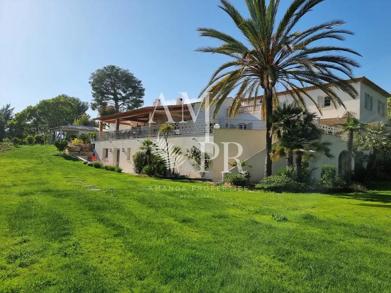 Villa - 555 m² - 10 pièces