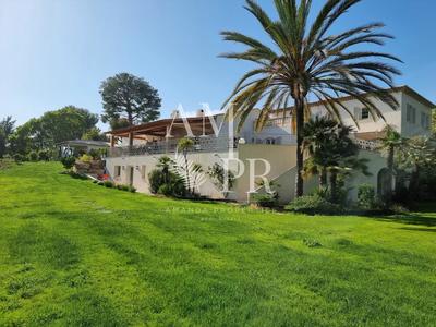 Villa - 555 m² - 10 pièces