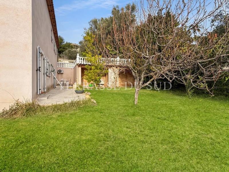 Propriété - 174 m² - 6 pièces