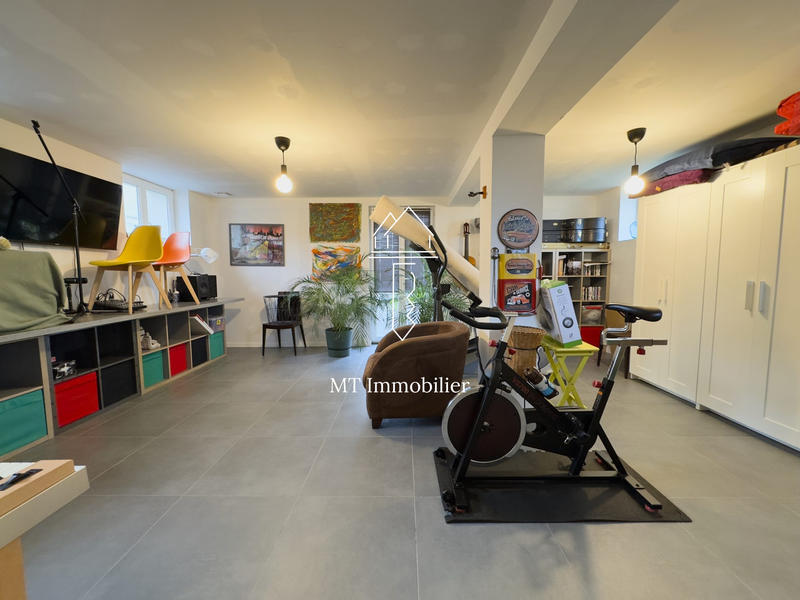 Maison - 280 m² - 9 pièces