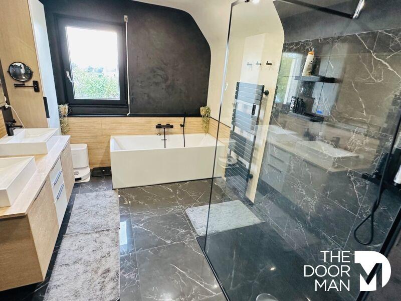 Demeure - 255 m² - 6 pièces