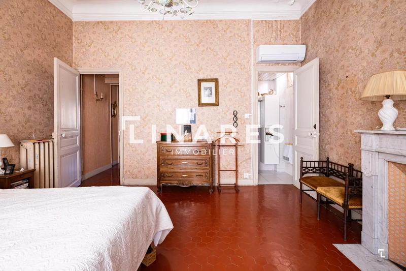 Appartement - 211 m² - 6 pièces