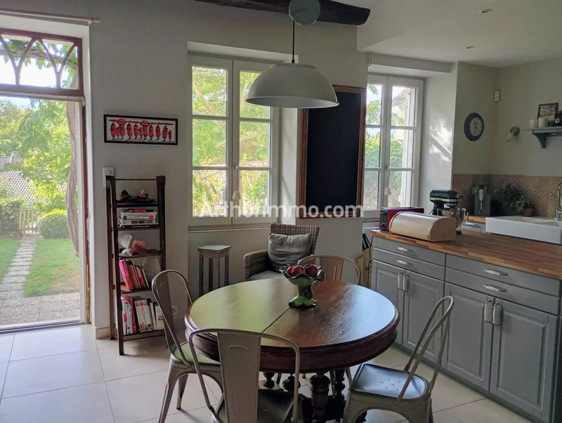 Maison - 390 m² - 11 pièces