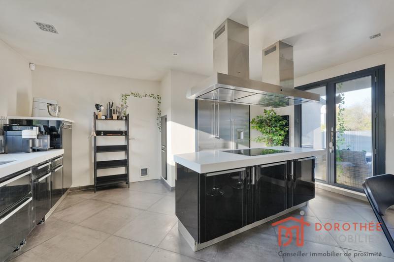 Maison - 212 m² - 8 pièces