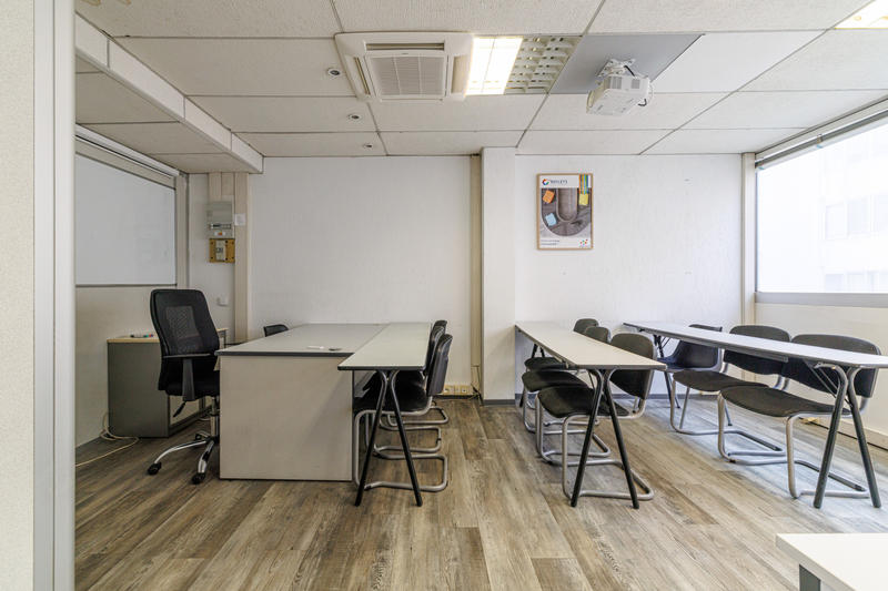 Local commercial - 225 m² - 8 pièces