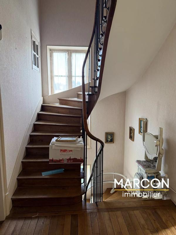 Maison - 177 m² - 7 pièces