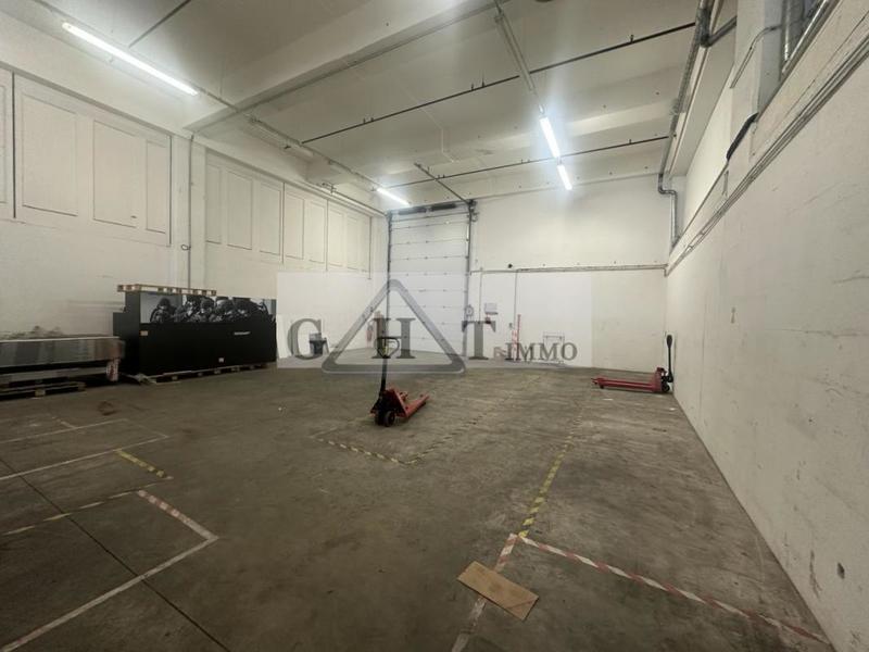 Entrepôt - 1 080 m²