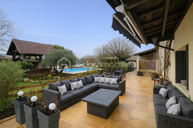 Propriété - 350 m² - 10 pièces