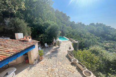 Maison - 220 m² - 5 pièces