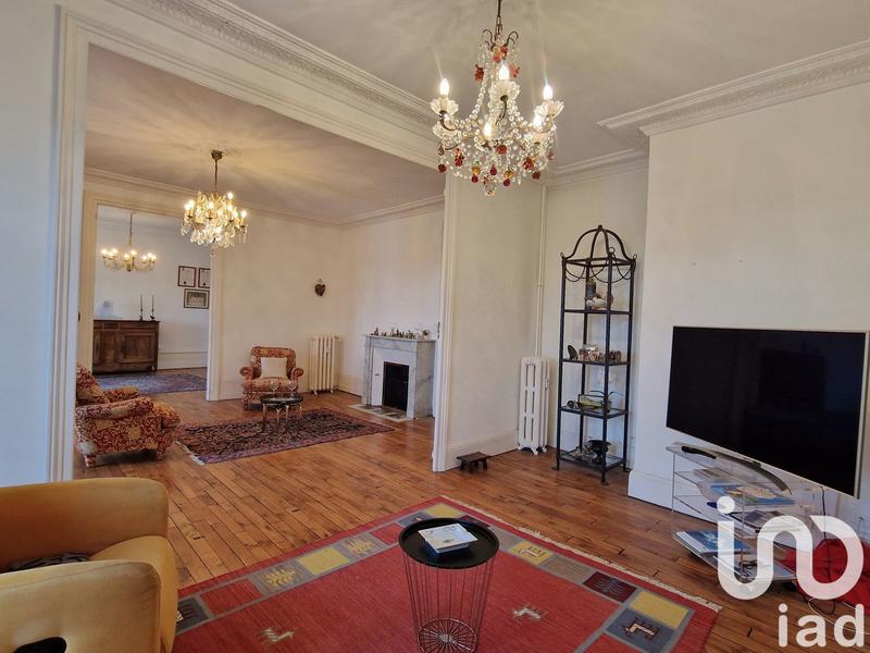 Appartement - 186 m² - 6 pièces