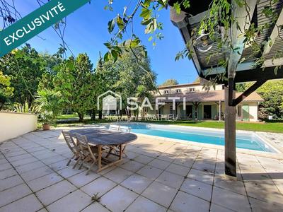 Maison - 245 m² - 8 pièces