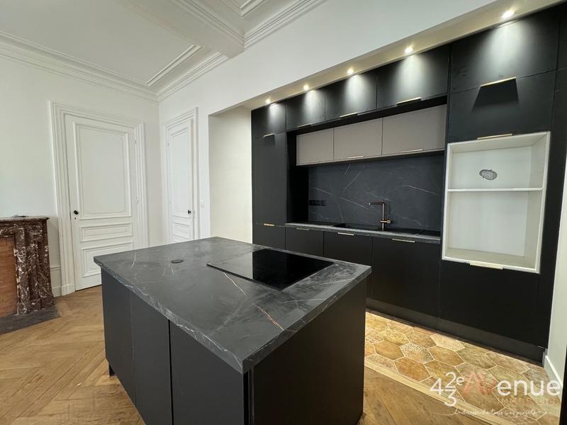 Appartement - 155 m² - 6 pièces