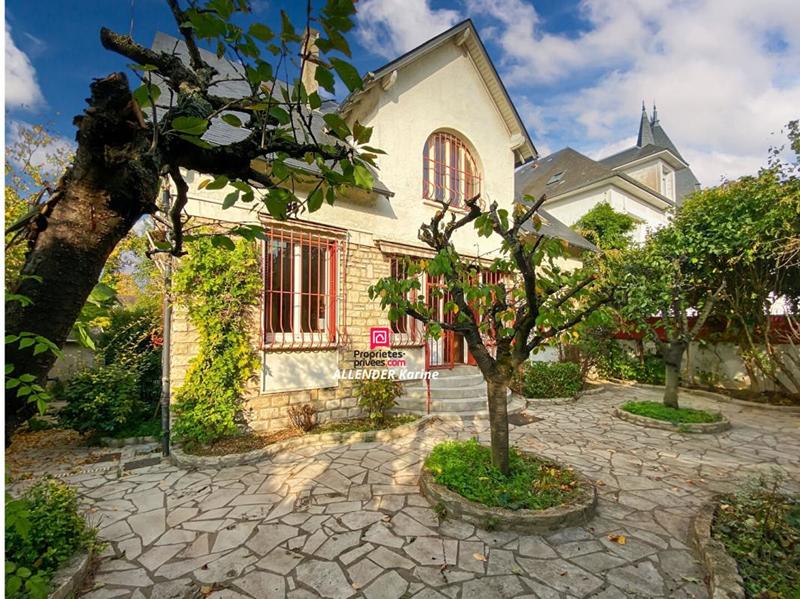 Maison - 263 m² - 8 pièces