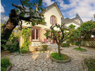 Maison - 263 m² - 8 pièces