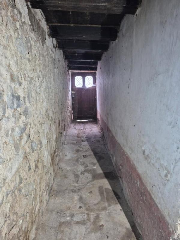 Maison - 300 m² - 1 pièce