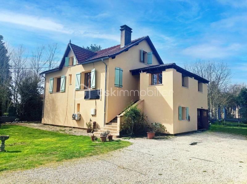 Maison - 222 m² - 9 pièces