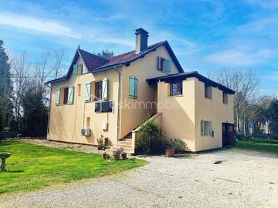 Maison - 222 m² - 9 pièces