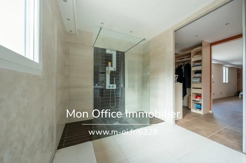 Propriété - 980 m² - 10 pièces