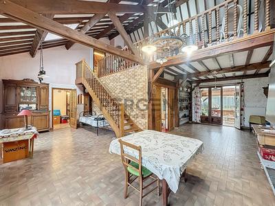 Maison - 207 m² - 8 pièces