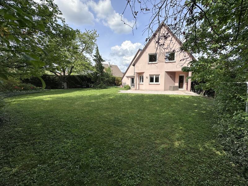 Maison - 219 m² - 9 pièces