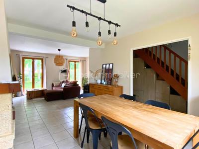 Maison - 93 m² - 5 pièces