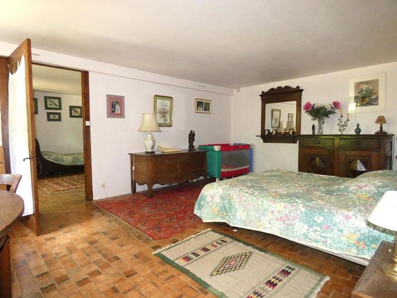 Maison - 440 m² - 16 pièces