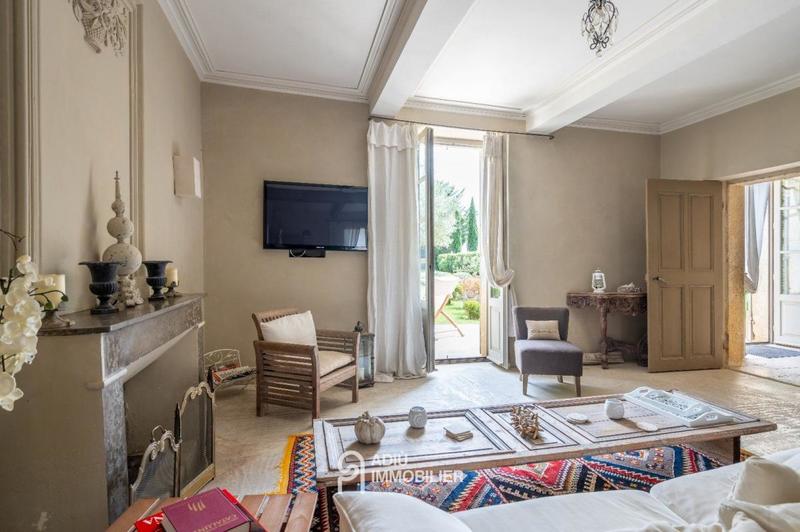 Mas - 300 m² - 7 pièces