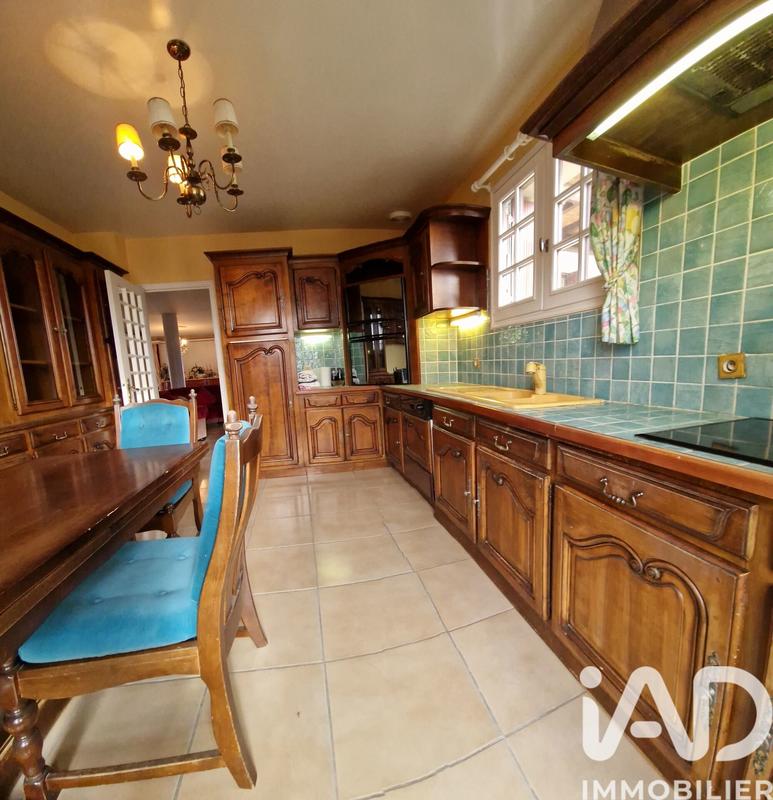 Maison - 250 m² - 8 pièces