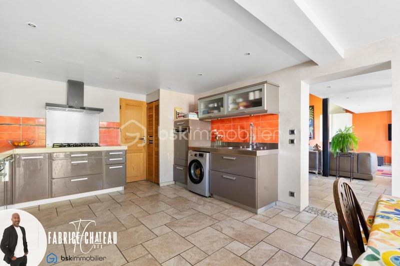 Maison - 212 m² - 8 pièces