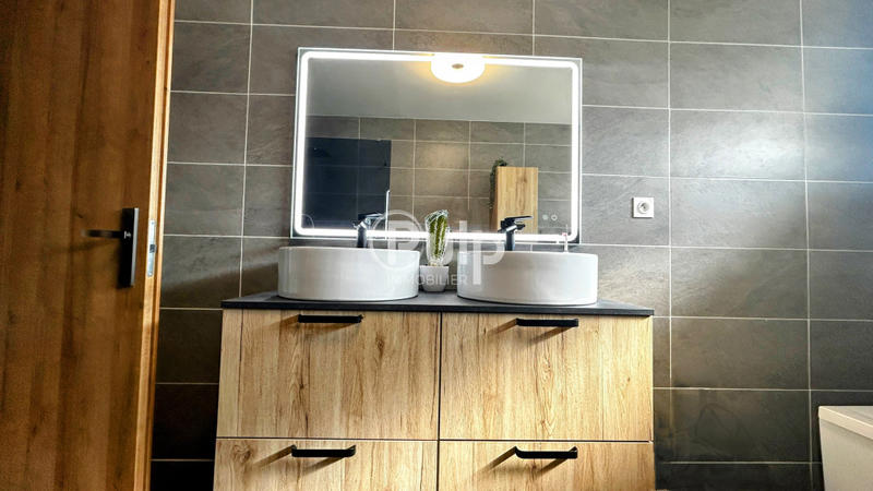 Propriété - 88 m² - 4 pièces