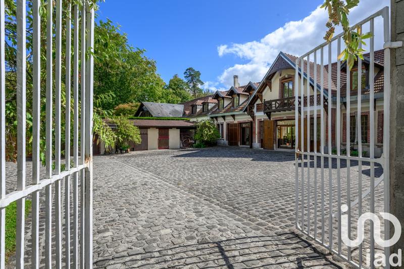 Maison - 498 m² - 13 pièces