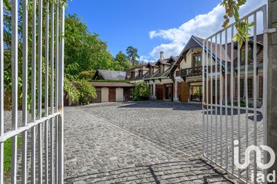 Maison - 498 m² - 13 pièces