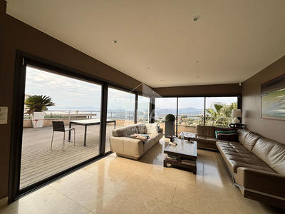 Maison - 225 m² - 7 pièces