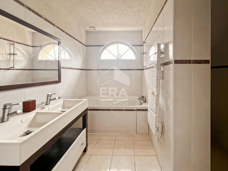 Maison - 123 m² - 7 pièces