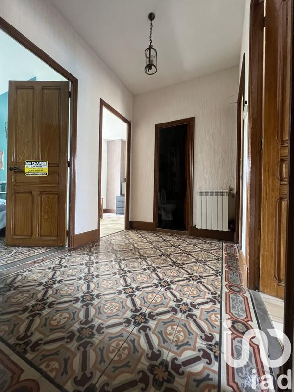 Maison - 260 m² - 9 pièces