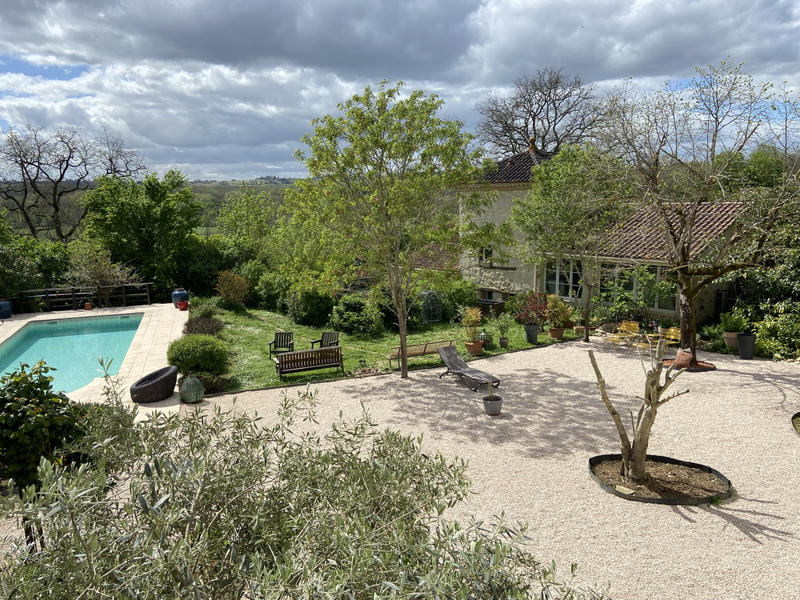 Maison - 414 m² - 15 pièces